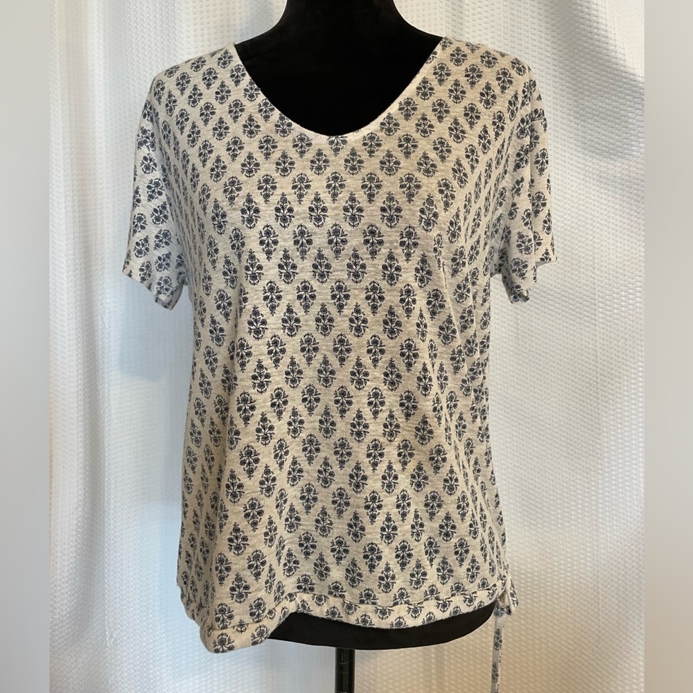 Liz Claiborne linen blend  short sleeve v-neck floral print blouse size medium